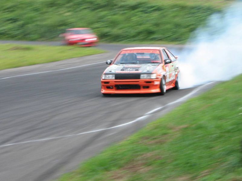 800px-Ae86_drift.jpg